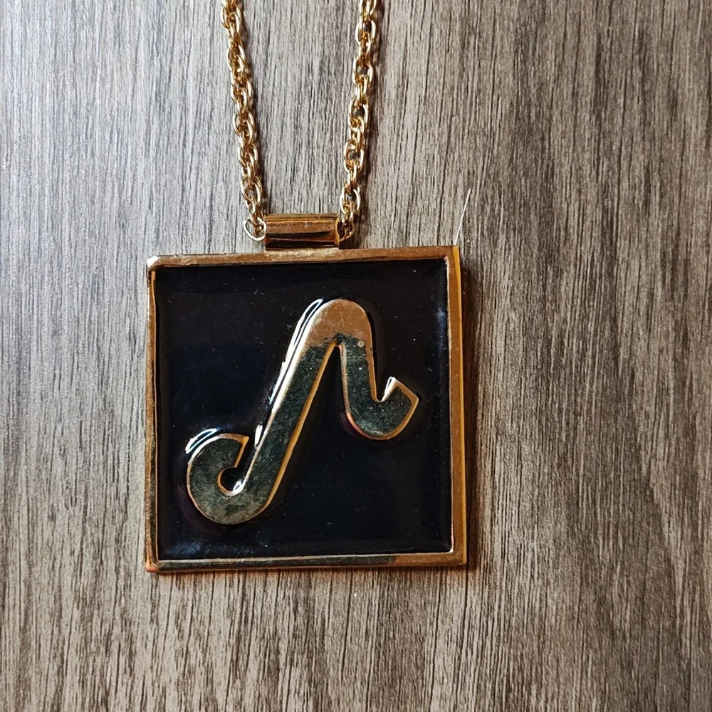 VTG Celebrity Gold Tone Leo Zodiac Sign Square‎ Pendant Necklace Black Enamel